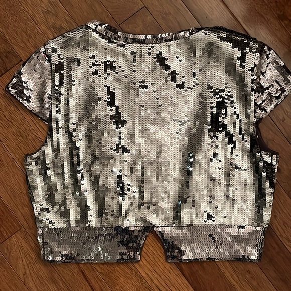 Black and Silver Sequin Short Sleeve Cardigan / Shrug - Picture 2 of 6